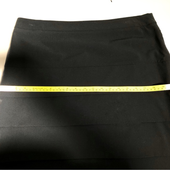 Larry Levine Stretch Tiered Black Skirt, Sz 12 - Picture 9 of 12
